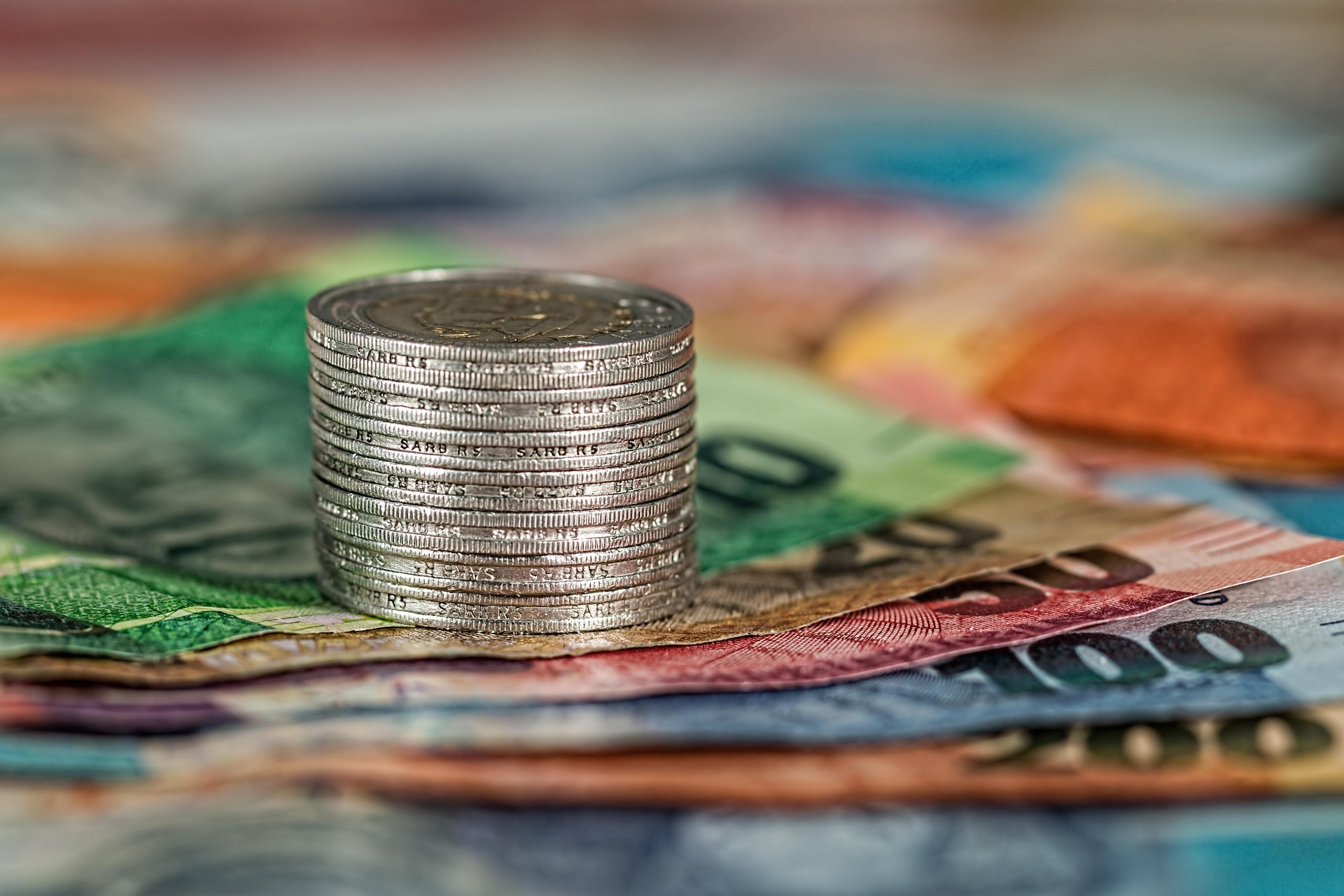 Wie viel Budget sollte man pro Hochzeitsgast einplanen? Eine ehrliche Rechnung mit einem Augenzwinkern